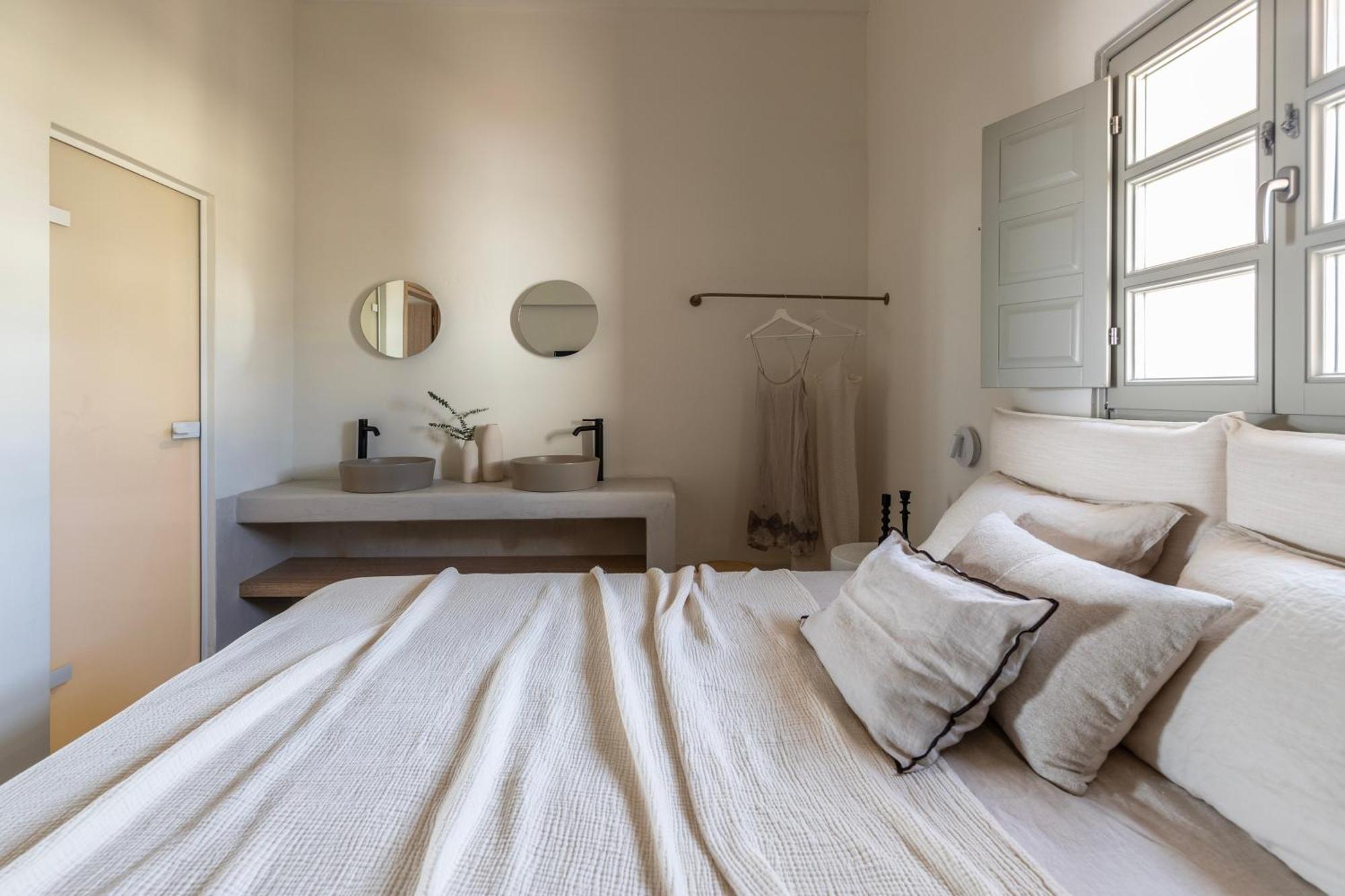 Frescoes Luxury Suites By Kb Hospitality Mesaria Extérieur photo